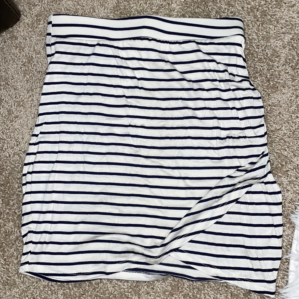 White/navy striped skirt